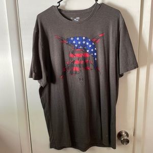 Under armour graphic t shirt Large